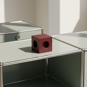 AVOLT Square 2 Bauhaus Archiv Mulberry Red